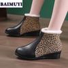 Ботинки женские на меховой танкетке с принтом случайная обувь 2025 года трендовые туфли на среднем каблуке теплые кожаные ботинки челси туфли-лодочки на молнии женские ботинки