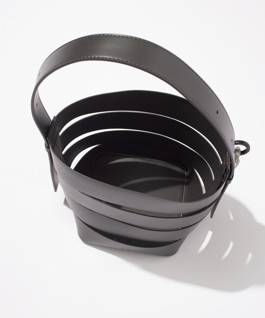 [FCE] НАПЛЕЧНАЯ СУМКА TECH LEATHER CAGE BUCKET