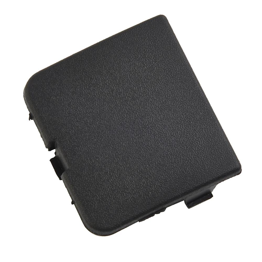 Заглушка крюка буксировки заднего бампера для Ford Focus 2015-2018 1872237 / F1EB-17K922-AB