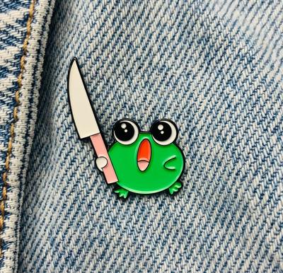 Новая эмалированная булавка в виде лягушки с ножом, забавный металлический разъем, подарок на день рождения, 1 шт.