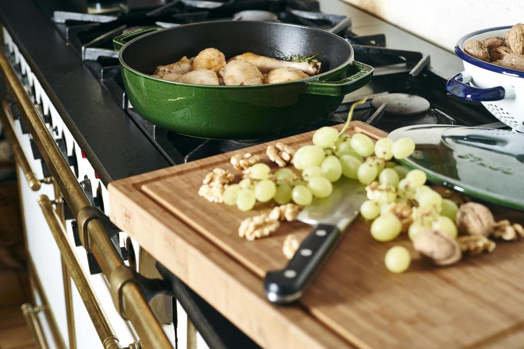 Сковорода Staub Сотейник Васильково-зеленый Большой Двуручная Чугунный Эмалированный Горшок Мелкий Сукияки Совместимый с IH Японский Бразер "Braiser 28см" [Авторизованный Продукт]