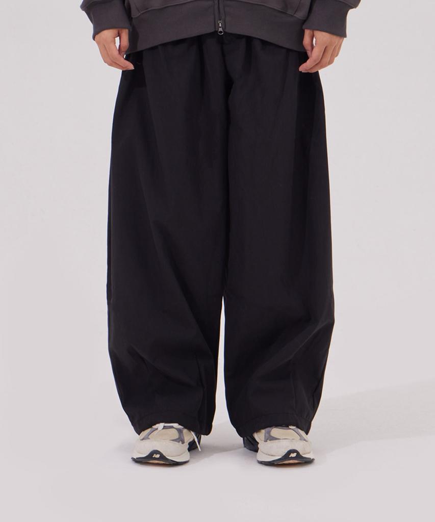 MAKEITTO Double-Pleat Wide Balloon Pants_Black