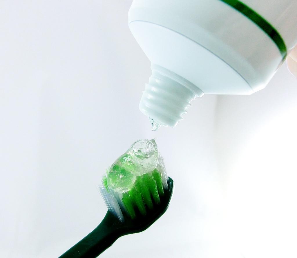 Shiconcoat Лечебная зубная паста, которая бережно относится к зубам, без мяты, предотвращает кариес, 110 г абразивы, ароматизатор, [квази-лекарство]