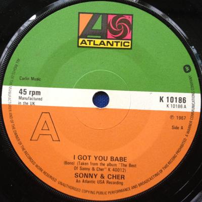 7-дюймовая пластинка SONNY & CHER - I Got You Babe K10186 Atlantic UK Soul/Funk Б/У