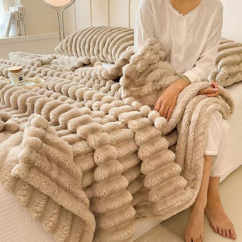 Light Luxury Solid Color Multifunctional Rabbit Velvet Blanket Winter Thick Warm Flannel Used for Bedroom Living Room Blanket