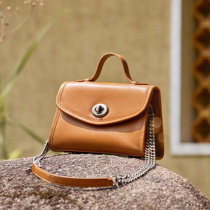 2025 Autumn Winter Elegant High-end Genuine Leather Women's Bag Simple Fashion Style Cowhide Shoulder Bag Commuting Daily Small Square Bag