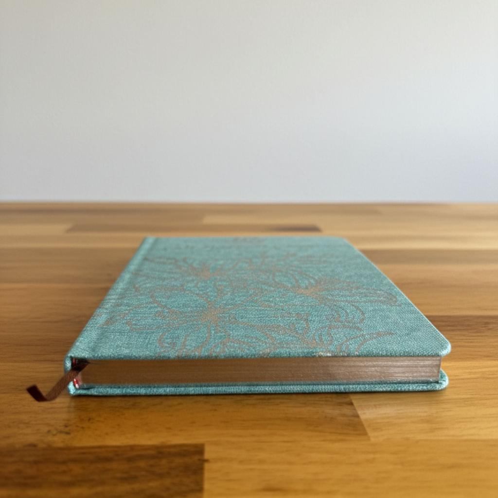 Blue Gratitude Journal with Silver Lining – 120 pages – I am Thankful For