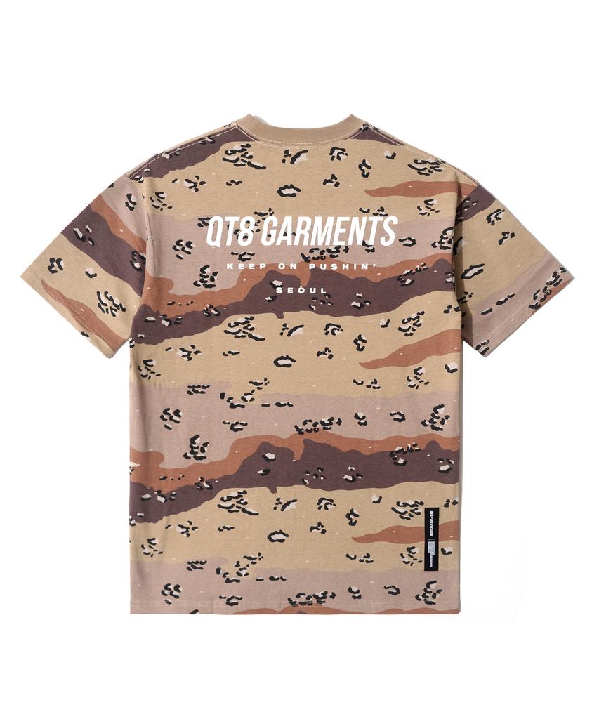 QT8 GARMENTS Футболка с простым логотипом и камуфляжем "Шоколадная крошка" (бежевый)