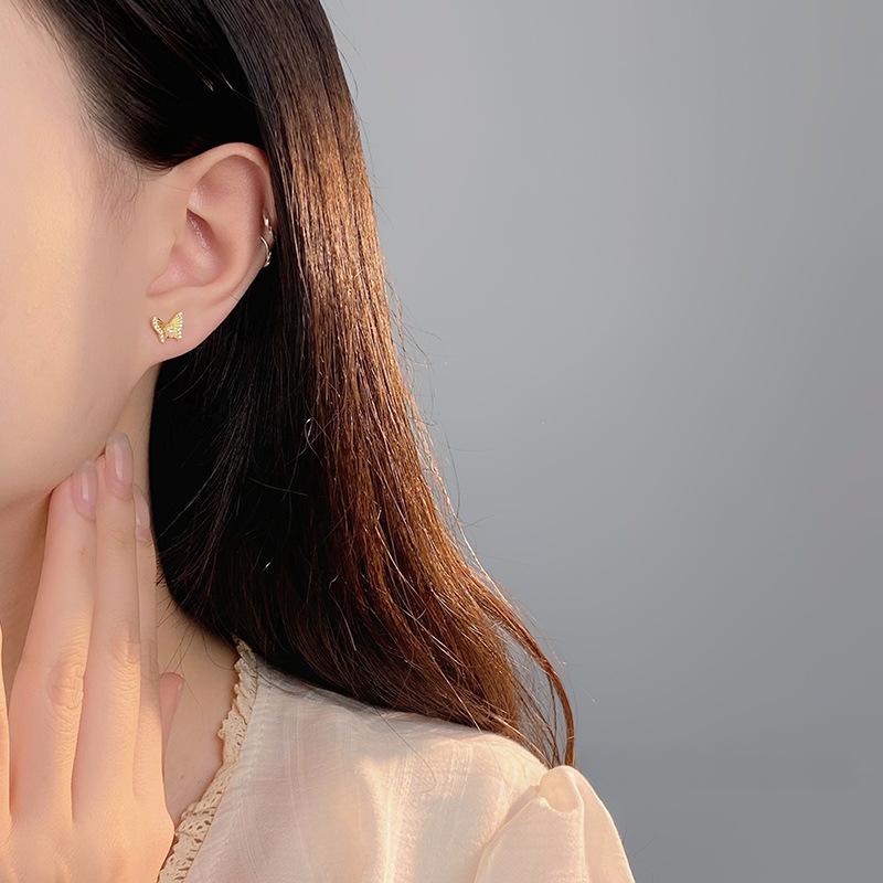 Изысканные маленькие и свежие серьги-бабочки с винтами для женщин, легкие роскошные новые серьги высокого класса