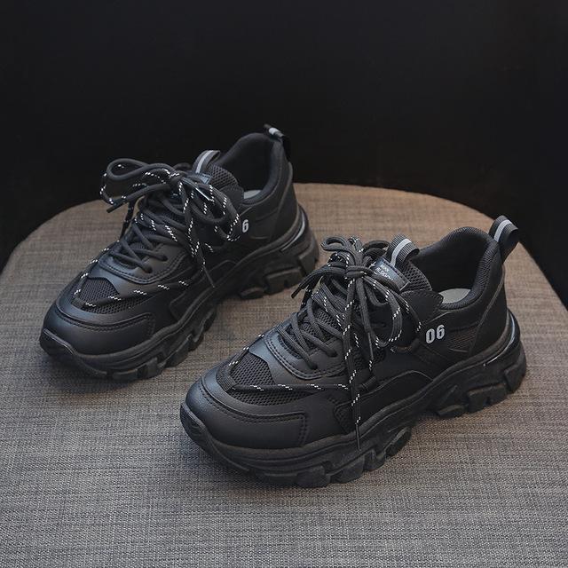 Кроссовки для женщин. Хит весенней моды. Белые спортивные туфли на шнуровке. Женские повседневные кроссовки для бега. Вулканизированная обувь. Дизайнерские кроссовки.