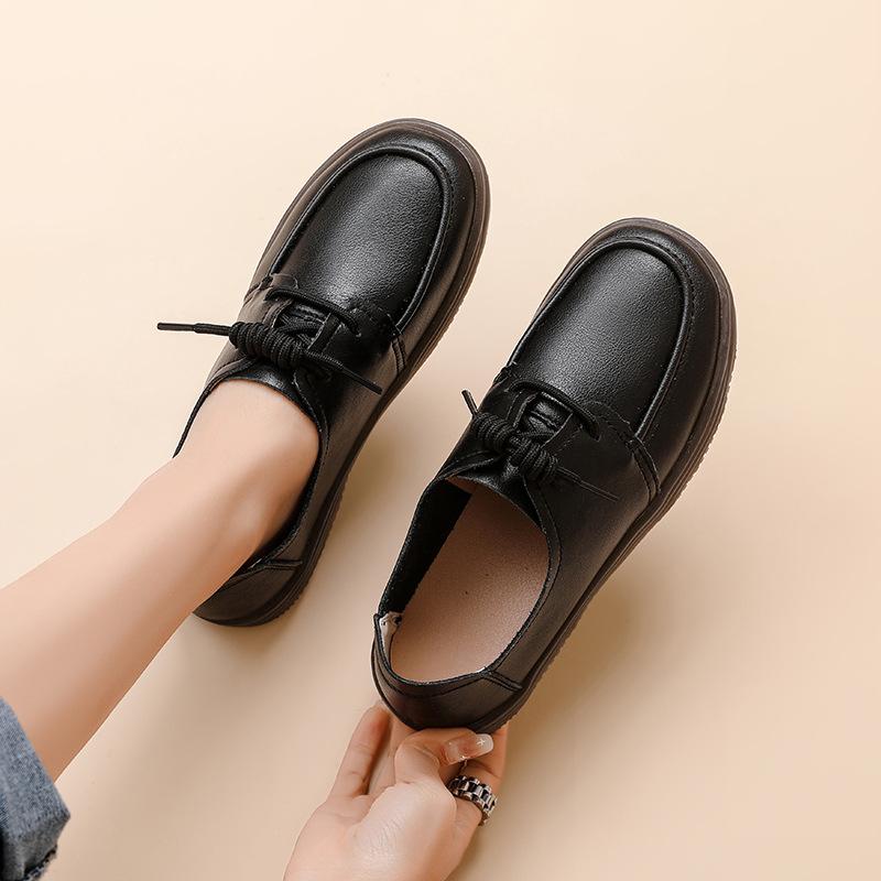 Женские кожаные туфли в британском стиле.