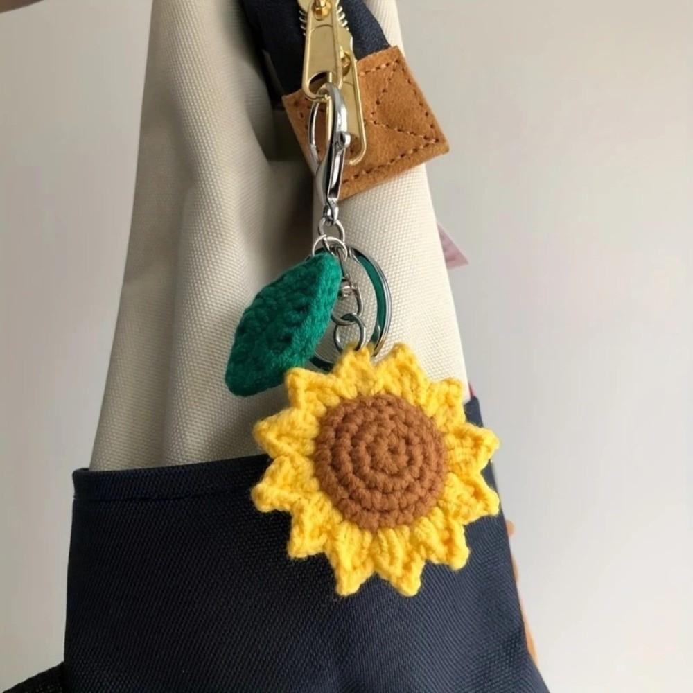 Lightweight Crochet Flower Keyring Cotton Car Keychain Charm Knitted Sunflower Keychain for Lady