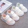 Девочки Теннисные Кроссовки Сетчатые Дышащие Детские Плоские Туфли со Сладкими Цветами 2025 Новые Детские Спортивные Кроссовки На липучке Белые Модные
