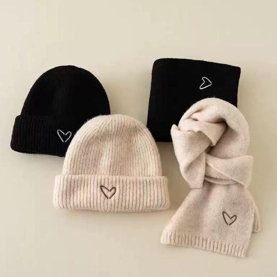 2Pcs/Set Kids Hat Scarf Set Solid Color Heart Pattern Thickened Warm Knitting Hat Long Scarf Set Elastic Fit Winter Wear