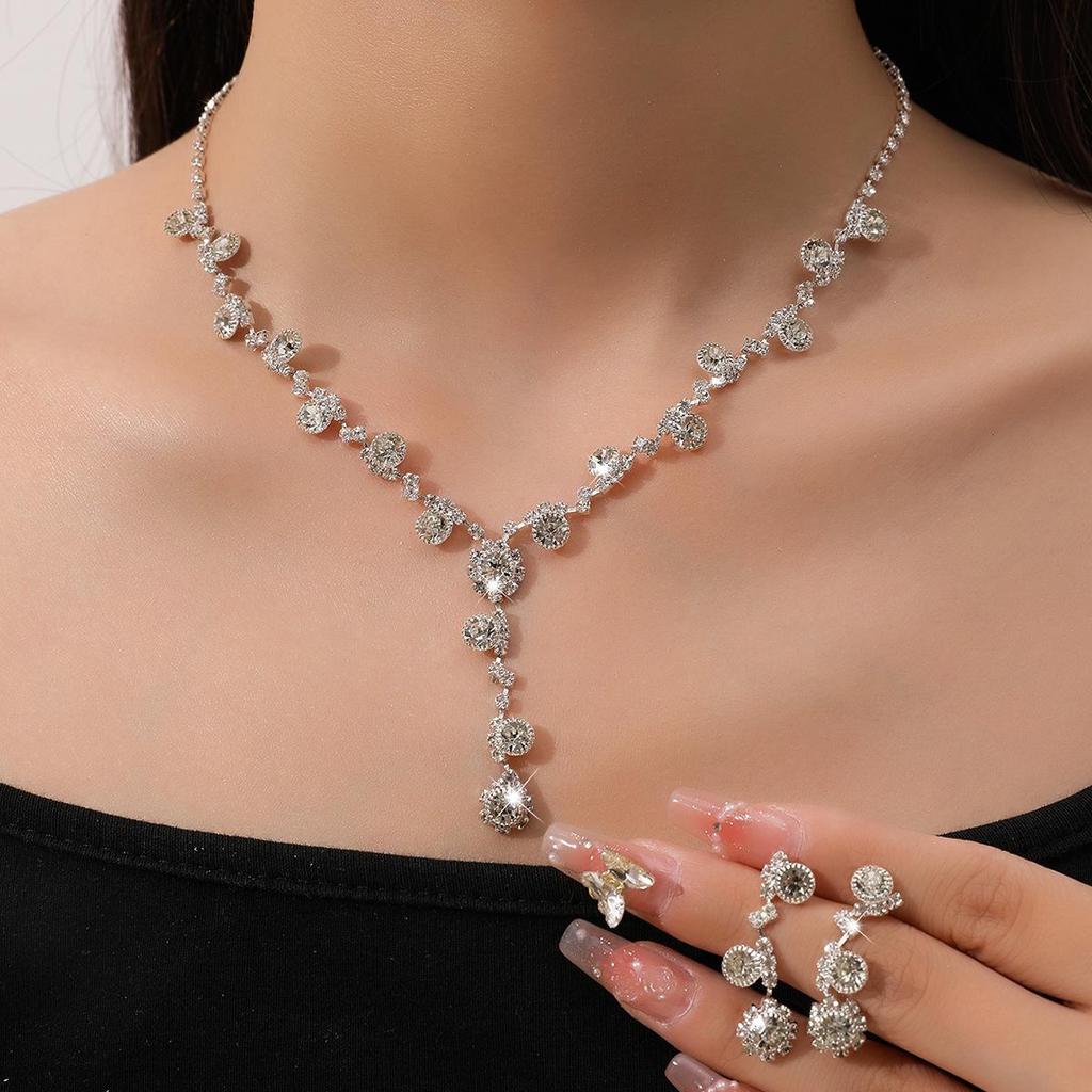 Элегантный межконтинентальный свадебный набор из страз: колье и серьги