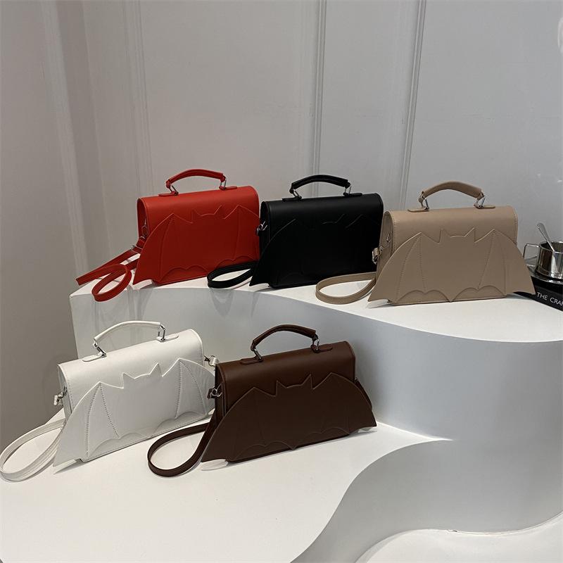 Портативная маленькая женская сумка 2024 года, новая европейская и американская сумка на плечо на Хэллоуин, персонализированная летучая мышь, забавная модная сумка-мессенджер