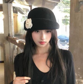 Camellia pearl top hat female autumn and winter small fragrant wind show face small bucket hat French temperament elegant thousand gold wind hat