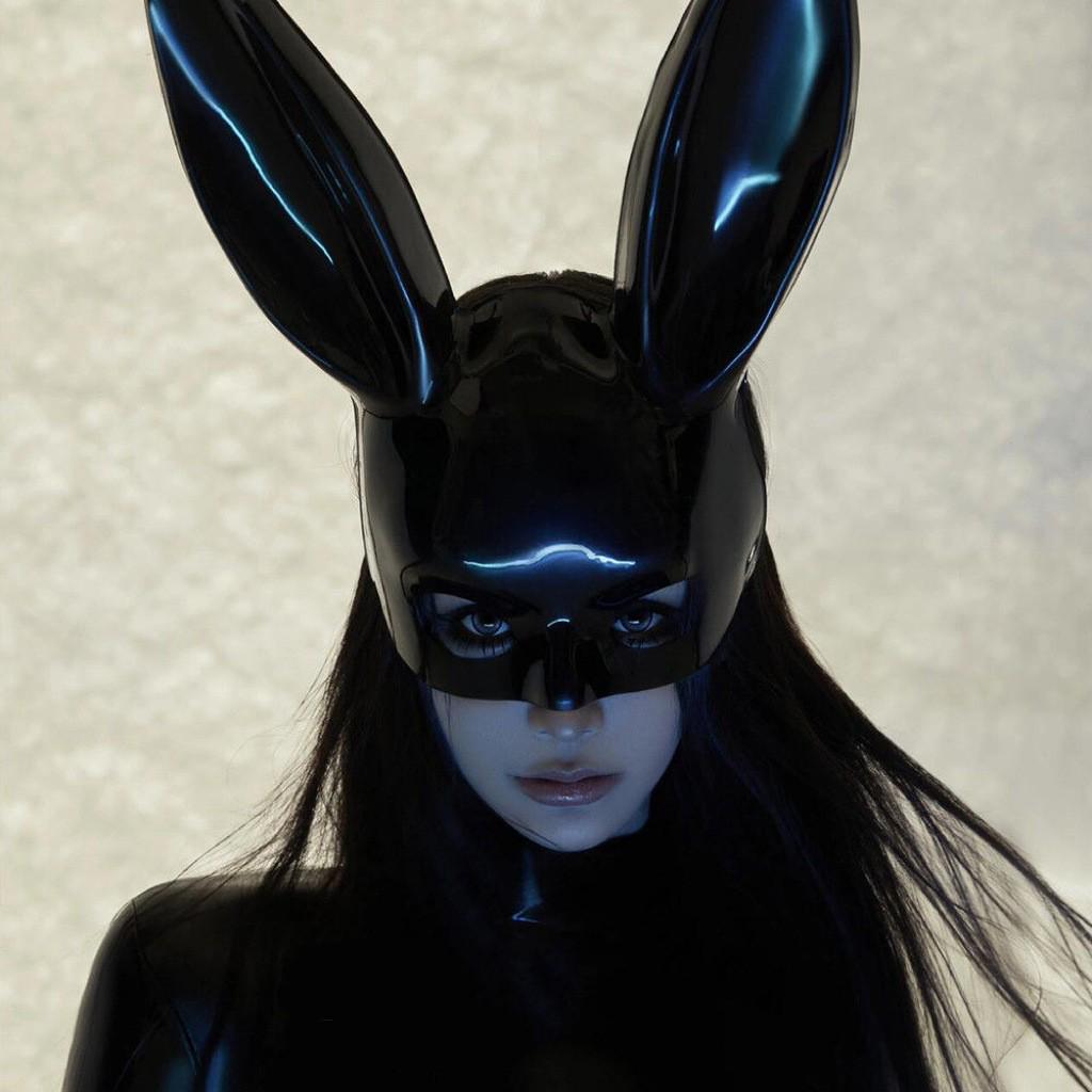 Сексуальная кружевная полумаска с перьями - аксессуар для макияжа на Хэллоуин и маскарада