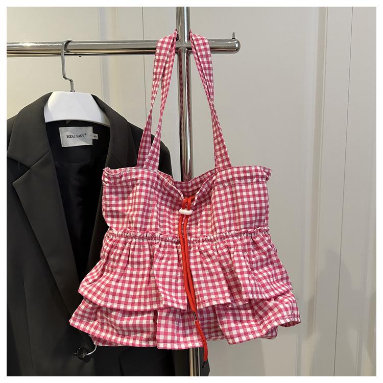 Стильная женская сумка с цветными блоками: Нишевый дизайн, большая вместимость, универсальная повседневная наплечная сумка-тоут.