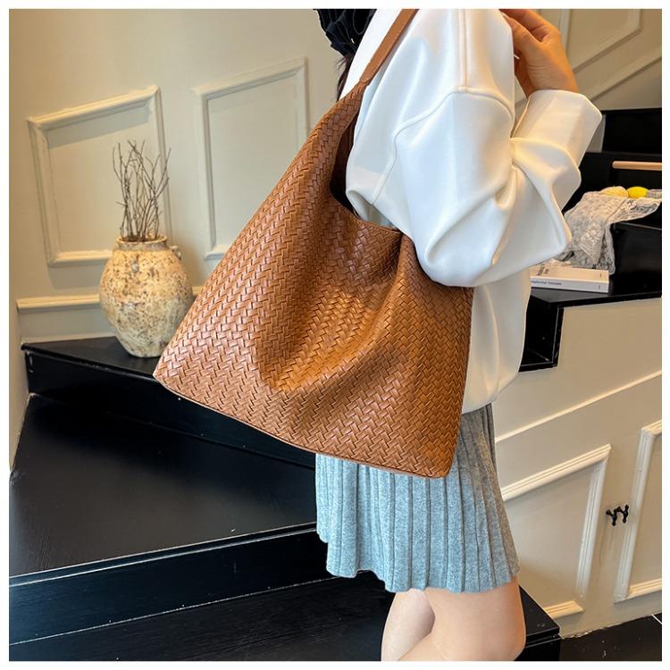 Fashion Women Shoulder Bag Large-capacity Leisure Commuting Bag with Pouch Top Handle Bag Trendy Satchel Hobo Bag Woven Tote Bag