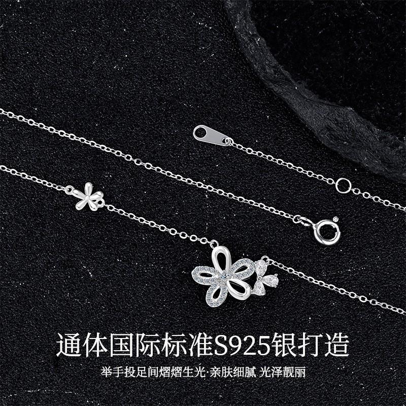 Womens Flower Necklace Delicate Hollow Floral Clavicle Chain Light Luxury Style
