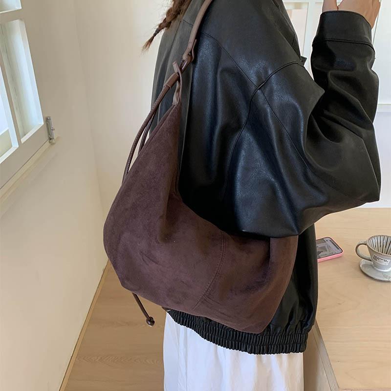 Popular retro suede underarm bag 2026 autumn and winter new messenger bag simple and versatile commuter bag