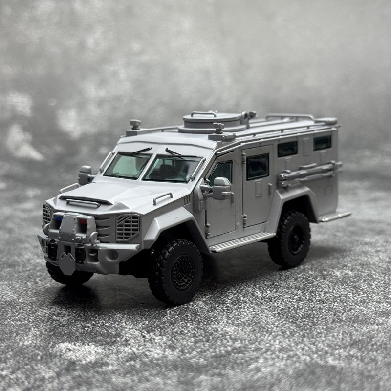 MVA models литой Коллекция Масштаб 1/64 Бронированный автомобиль SWAT с фигуркой Модель автомобиля из сплава Для праздничных подарков Подарки компании