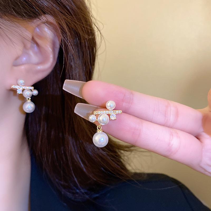 Silver needle micro-inlaid zircon pearl earrings women's light luxury high-end sense niche unique earrings Japanese and Korean style ear jewelry