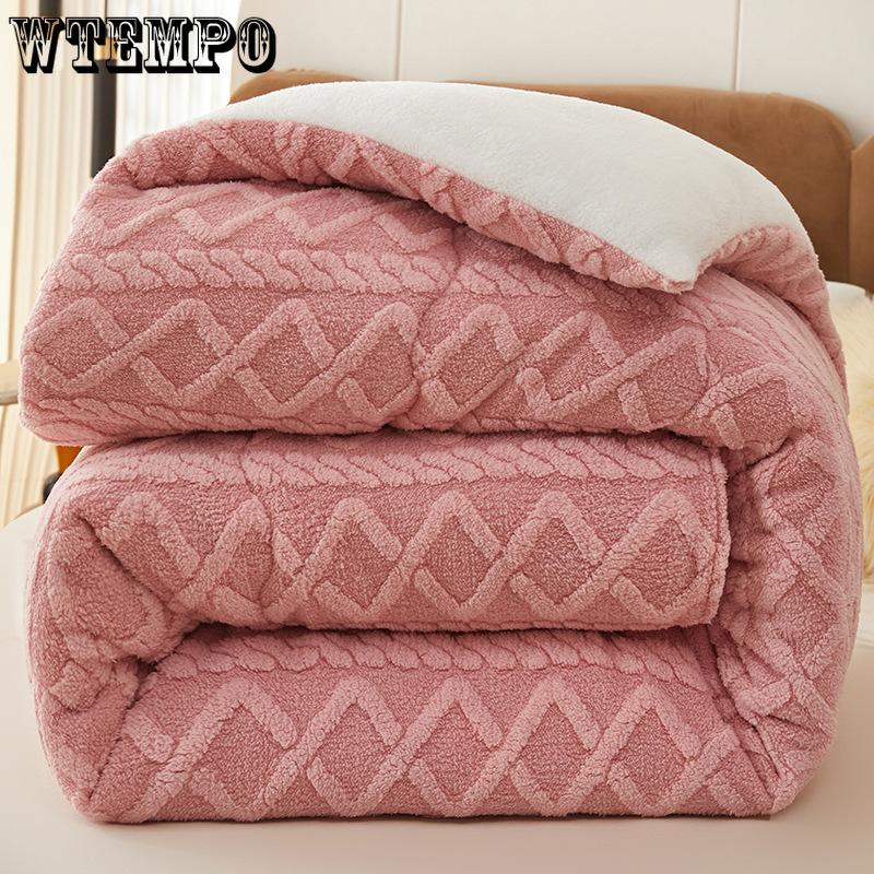 Luxurious Taffeta Comforter - Soft, Thick, and Warm for All Seasons - Machine Washable, Perfect for Bedroom, Guest Room, and Hotel Use