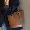 Сумка через плечо ретро легкая роскошь сумка-ведро женская 2025 новая нишевый дизайн сумка под мышкой большая вместимость сумка для поездок тренд