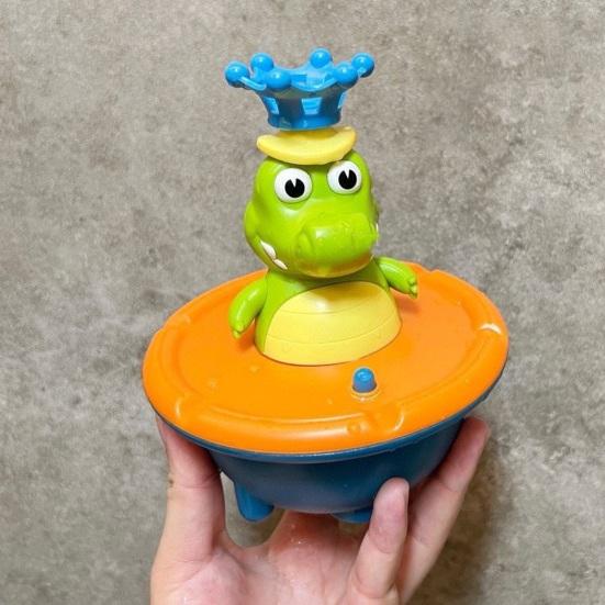 Автоматическое распыление Крокодил Игрушка для ванны Светодиодная подсветка и вращающаяся душевая лейка Веселый фонтан для ванны для мальчиков и девочек