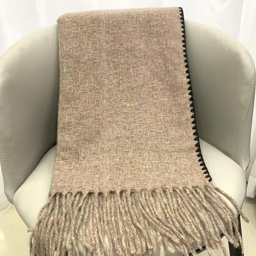 Korean Checkered Scarf with Crochet Edge: High-End Warm Neck Protector for Autumn and Winter