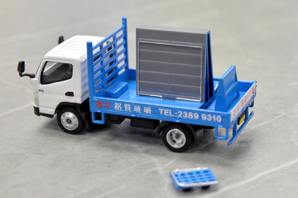 Крошечный город Mitsubishi Fuso Canter Грузовик-стекловоз Литая модель автомобиля 1/76
