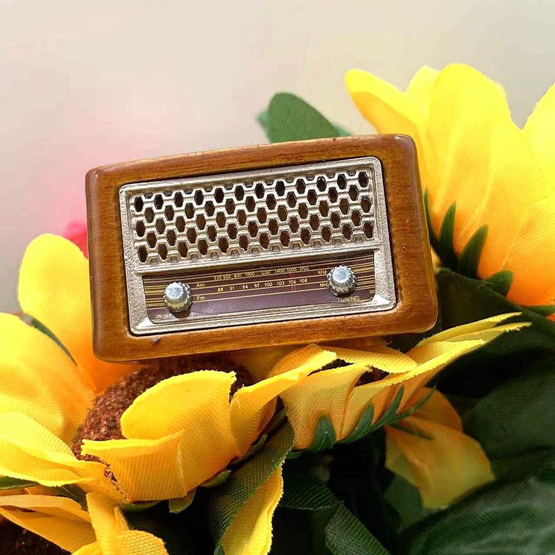 1: 12 Dollhouse Home Accessories Pocket Simulation Mini Retro Radio