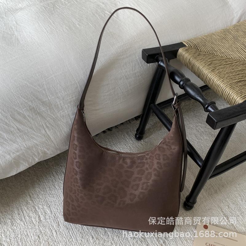 Сумка большой вместимости женская 2025 новая осень и зима высококлассная ретро сумка через плечо модная сумка-тоут для поездок на работу