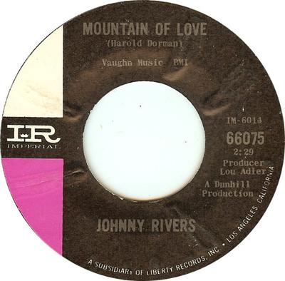7-дюймовая пластинка JOHNNY RIVERS - Mountain Of Love / Moody River 66075 Imperial 1964 США Рок Б/у