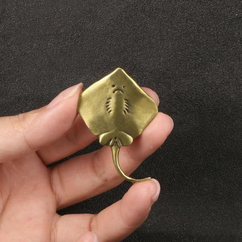 Brass Manta Figurine Metal Devil Rays Ornament Vintage Feng Shui Model Sea Animal Tea Drink Pet Copper Crafts Home Use Decor