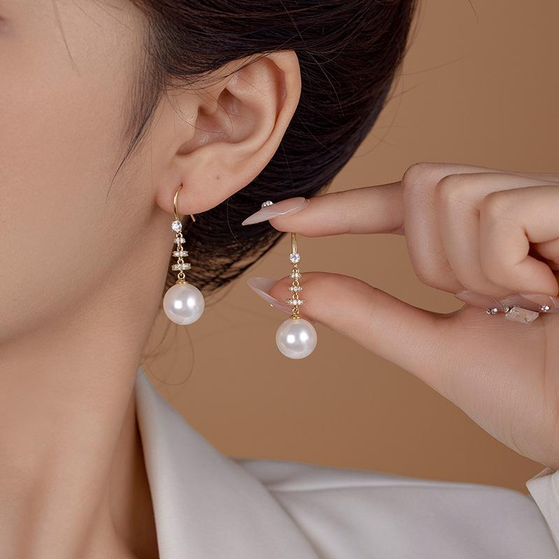 Ретро изысканные нишевые жемчужные серьги женские французские длинные темпераментные серьги 2024 популярные серьги в стиле легкой роскоши