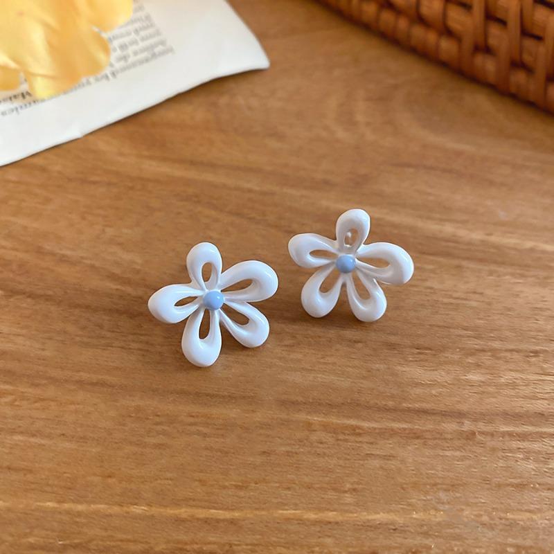 Серебряная игла дофаминовое масло капля полый цветок гвоздики маленькие свежие и сладкие серьги темперамент нишевые высококлассные серьги женщины