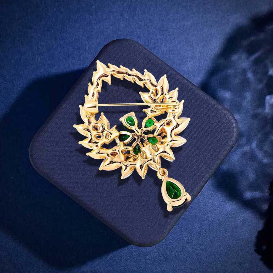 Temperament Green Water Drop Fringed Brooch High-End Gift Hollow Flower Pin Niche Ins Brooch Collar Pin Accessories