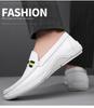 Новые туфли для мужчин Кожаные повседневные туфли Весна Лето Белые туфли на плоской подошве Молодежные уличные легкие классные мокасины без застежек