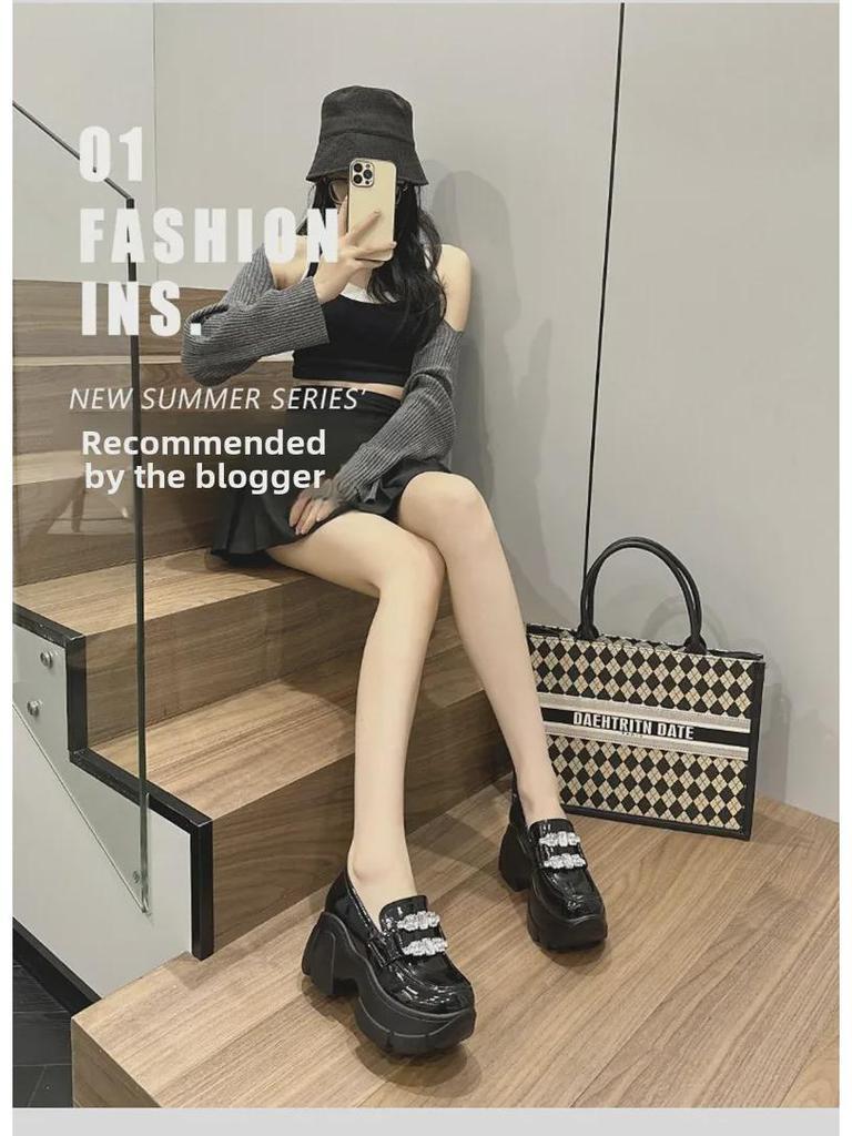 Женские весенние туфли-лоферы 2025 года на толстой подошве с внутренней высотой и небольшой платформой