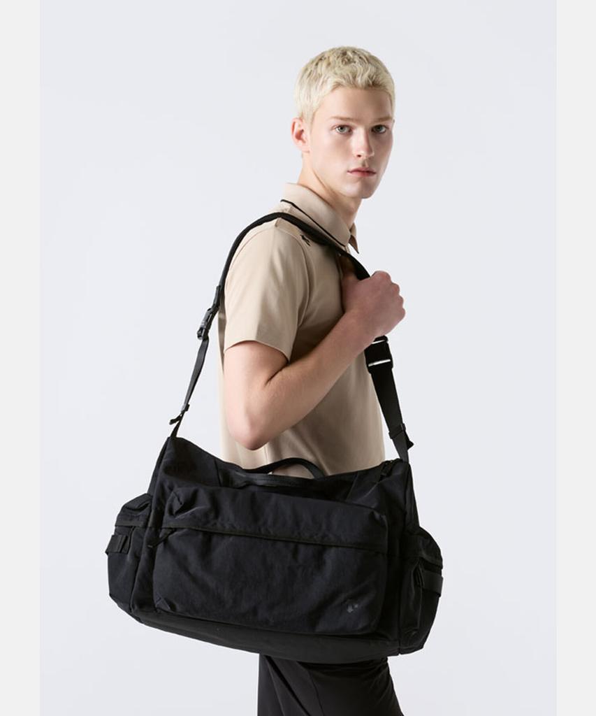 Сумка через плечо Descente Large Utility Черная Sr323Ubg75