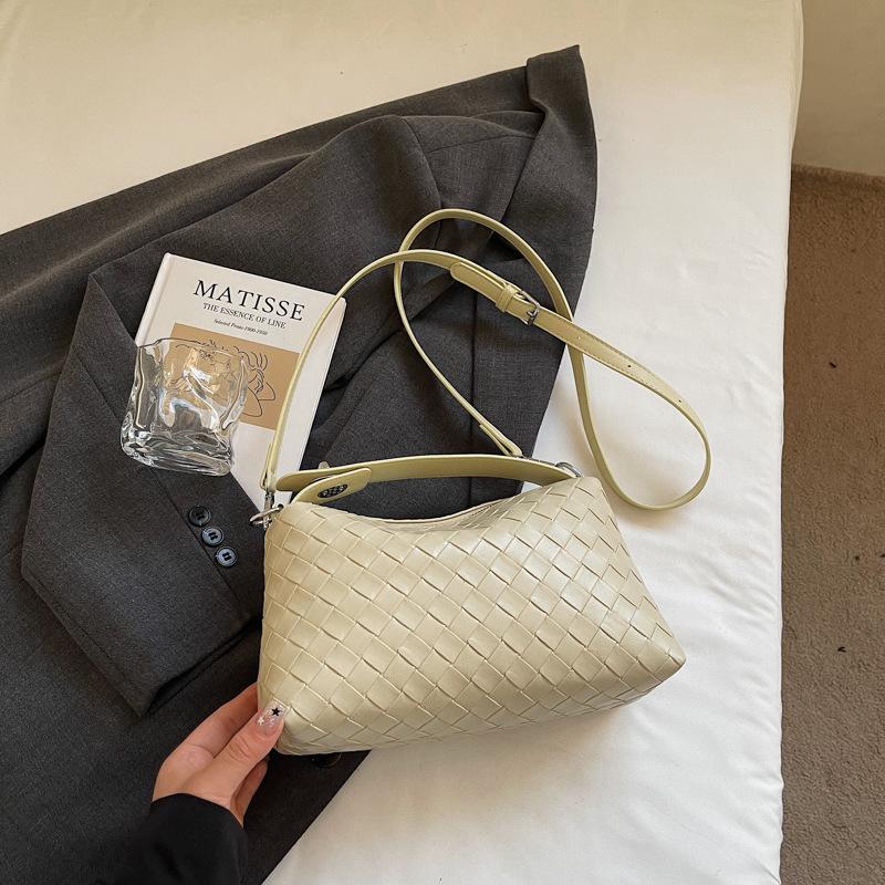 2025 Summer New Bag Women's Niche Hand Carry Woven Pattern Shoulder Bag High Value Fashion Bag Women