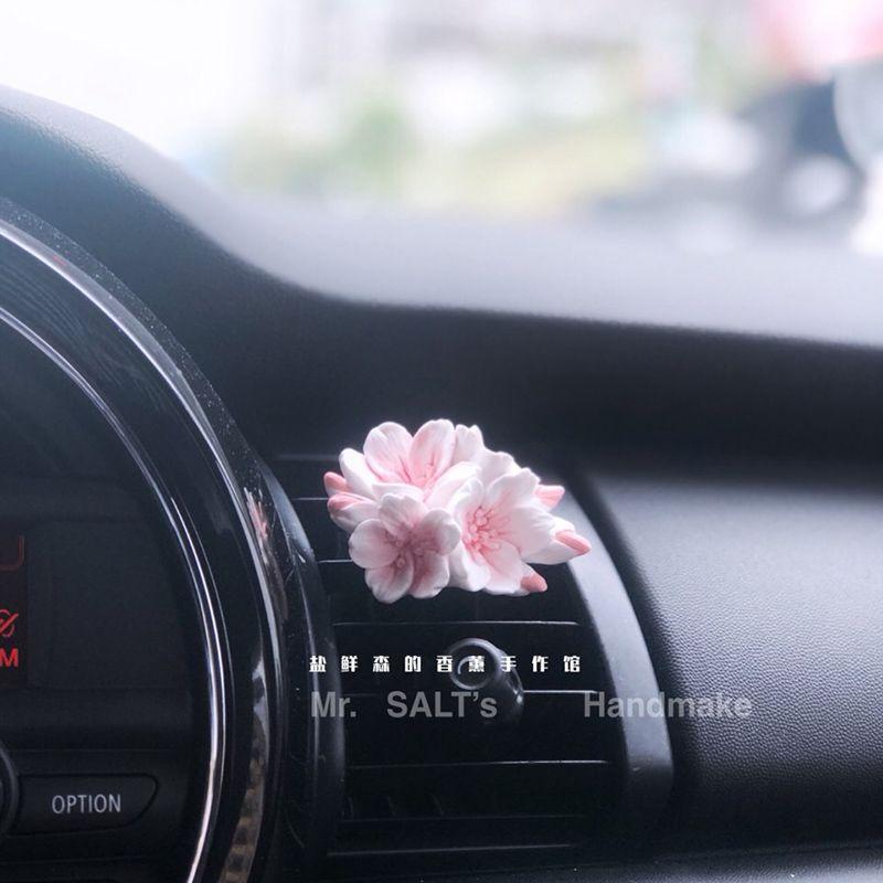 Four-Petal Cherry Blossom Car Aromatherapy Vent Clip Plaster Fragrant Stone Dream Car Ornament Air Outlet Decoration Female Driver