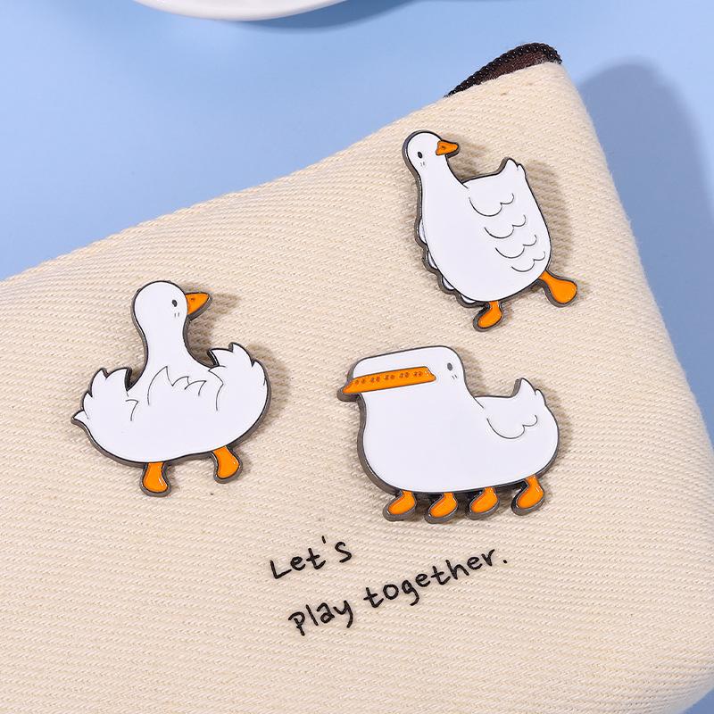 10/20/30/40/50Pcs Cute Duck Enamel Badges Brooch Diversity Random Bandana Duck Badge Metal Costume Lapel Pins Decorate Jewelry