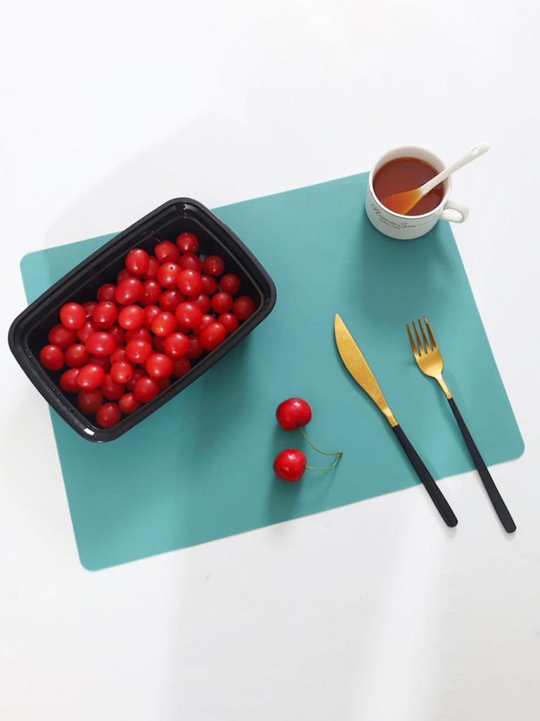 Leeseph Silicone Placemats for Dining Table Non-Slip Placemats, Waterproof Heat Resistant Washable Indoor & Outdoor Placemat