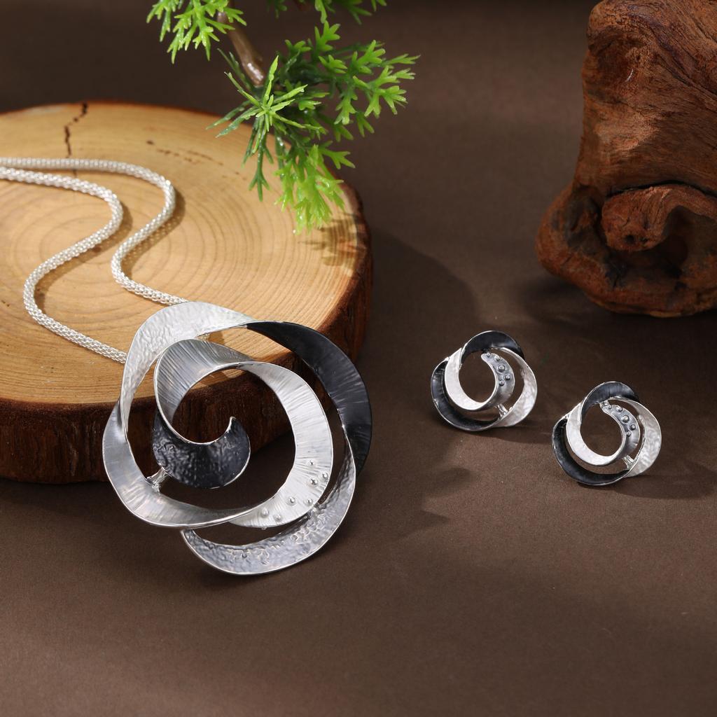 Новый эмалевый цвет полые серьги-пусеты с розой и подвеска, женская модная универсальная цветочная шейная цепочка