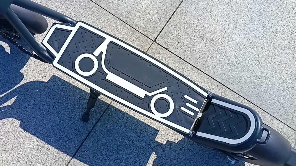 Взрослый электрический самокат DriveTron DT01: Аккумулятор 36 В 13 Ач, скорость 30 км/ч, запас хода 40-50 км, двигатель 400 Вт, передняя подвеска