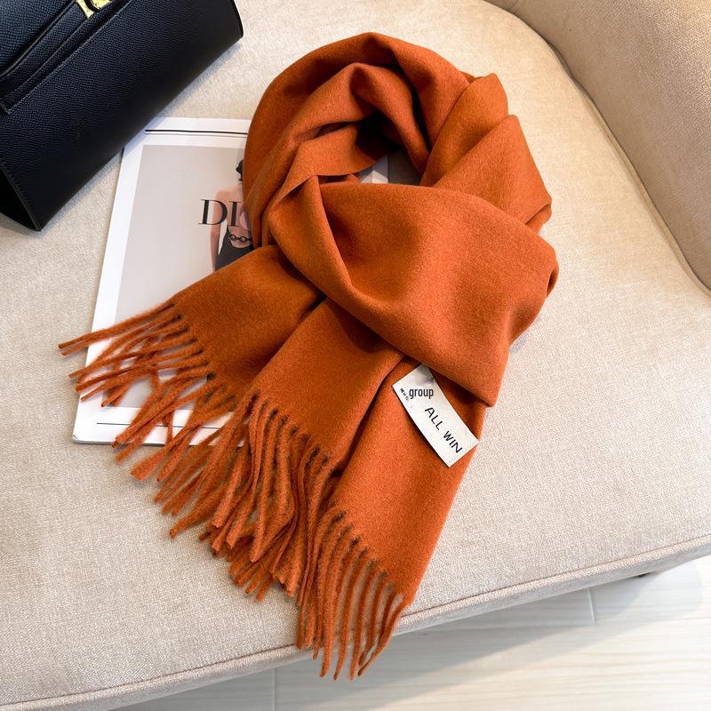Стильный однотонный шерстяной шарф, 100% шерсть, теплый, удобный, универсальный, с длинными кисточками.